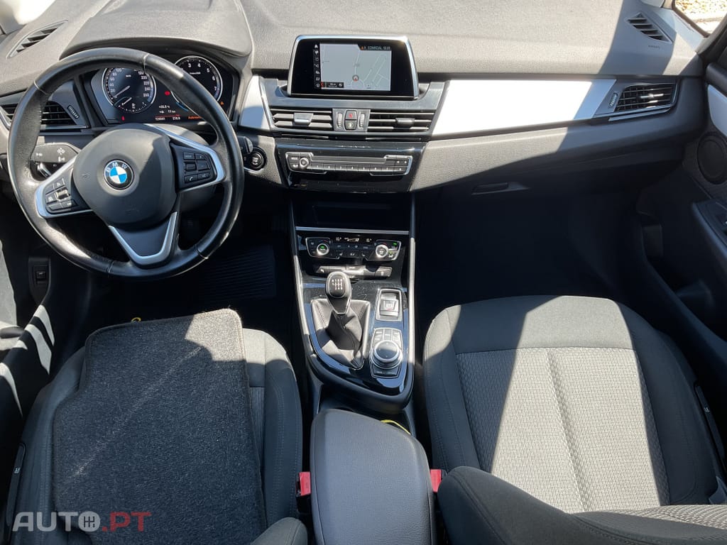 BMW 216 i 7L
