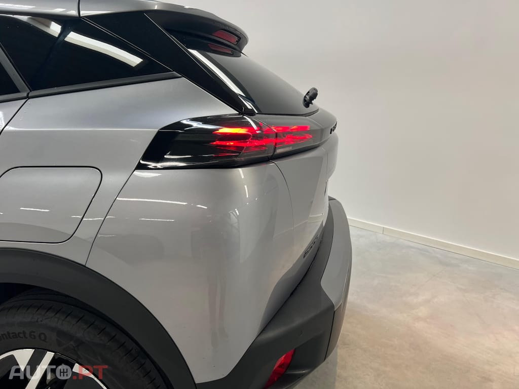 Peugeot 2008 1.2 Hybrid Allure e-DCS6