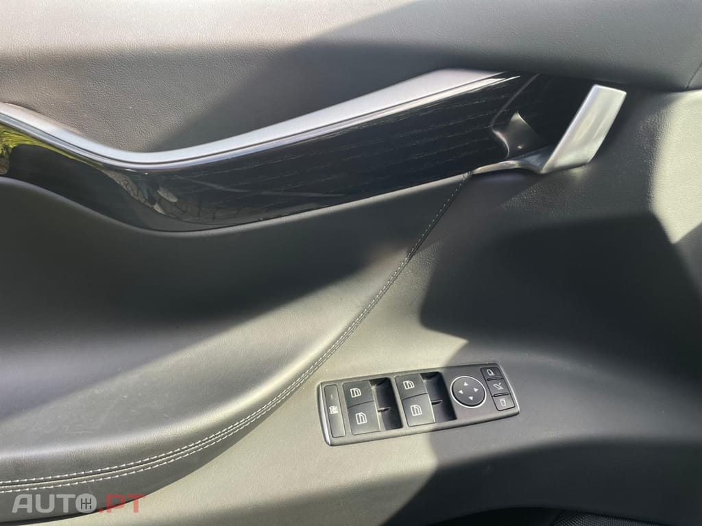 Tesla Model X 75D