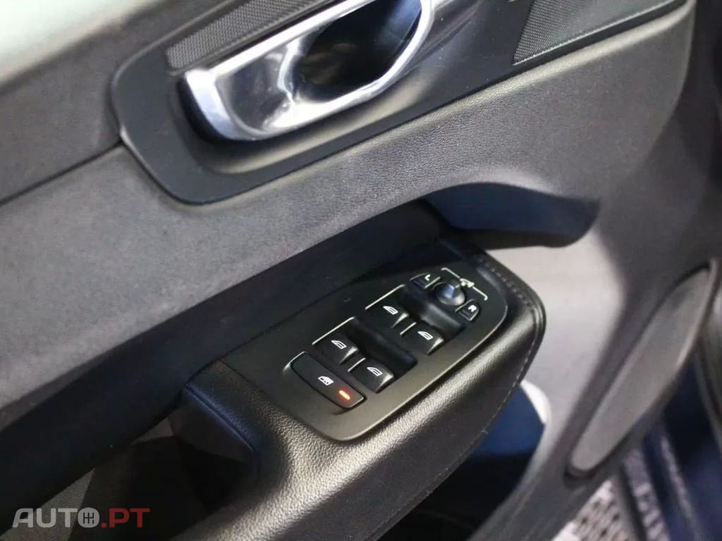Volvo XC60 2.0 B4 Momentum