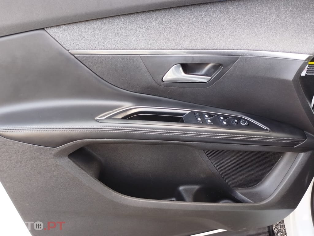 Peugeot 5008 1.2 PureTech Allure J18