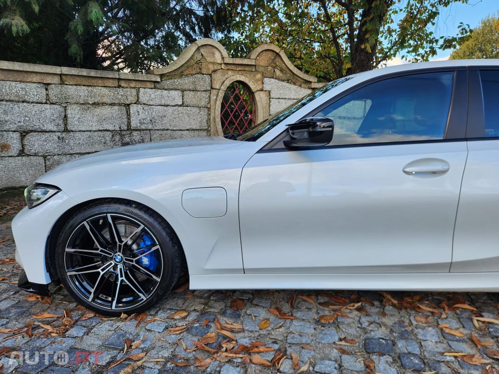 BMW 330 e Auto