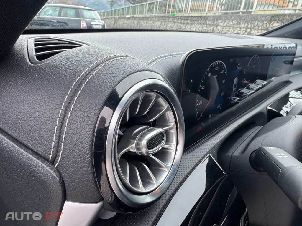 Mercedes-Benz A 250 e AMG Line