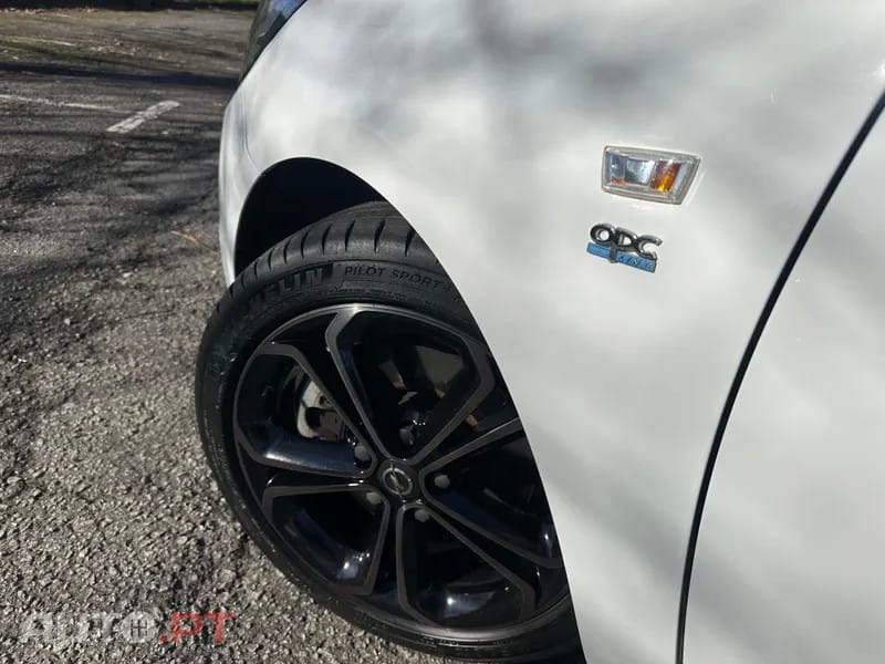 Opel Corsa 1.4 T GSi J18