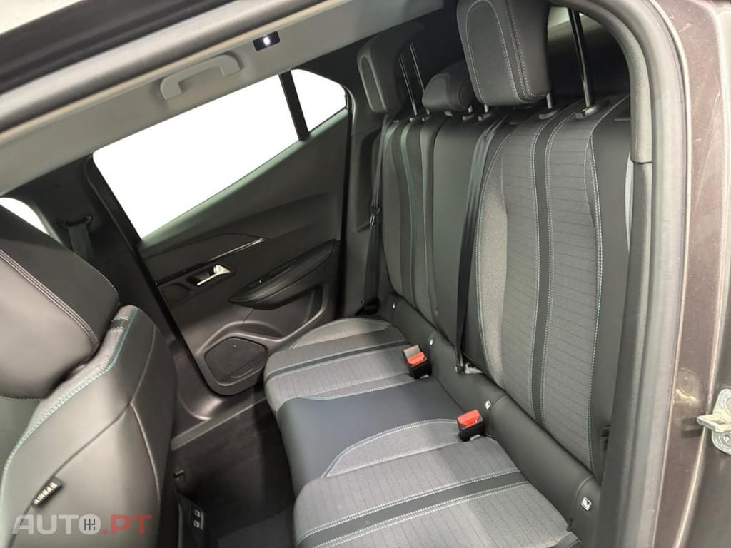 Peugeot 2008 1.2 PureTech Allure Pack EAT8