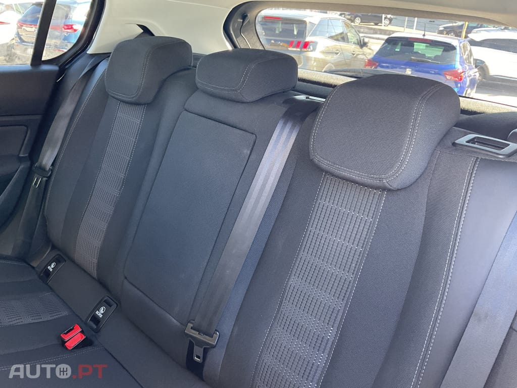Peugeot 308 1.2 PureTech Allure EAT8