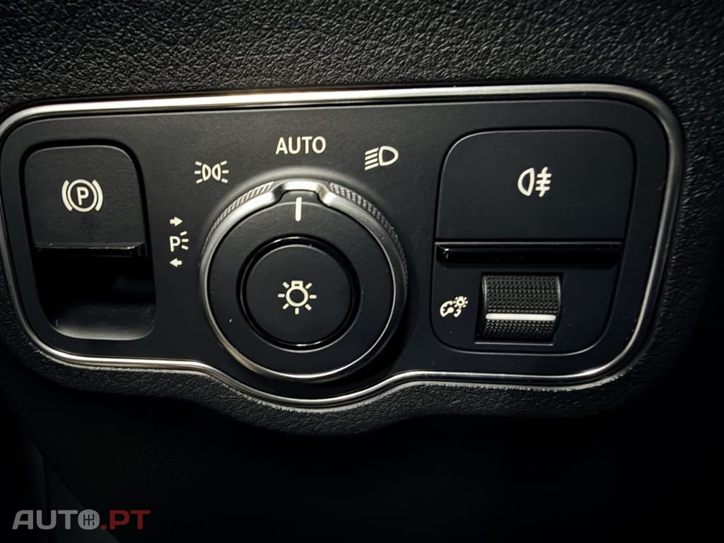 Mercedes-Benz GLA 180 7G-DCT Edition Progressive Line