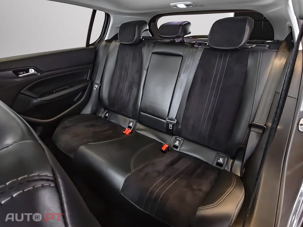 Peugeot 308 1.2 PureTech Allure Faróis Full LED