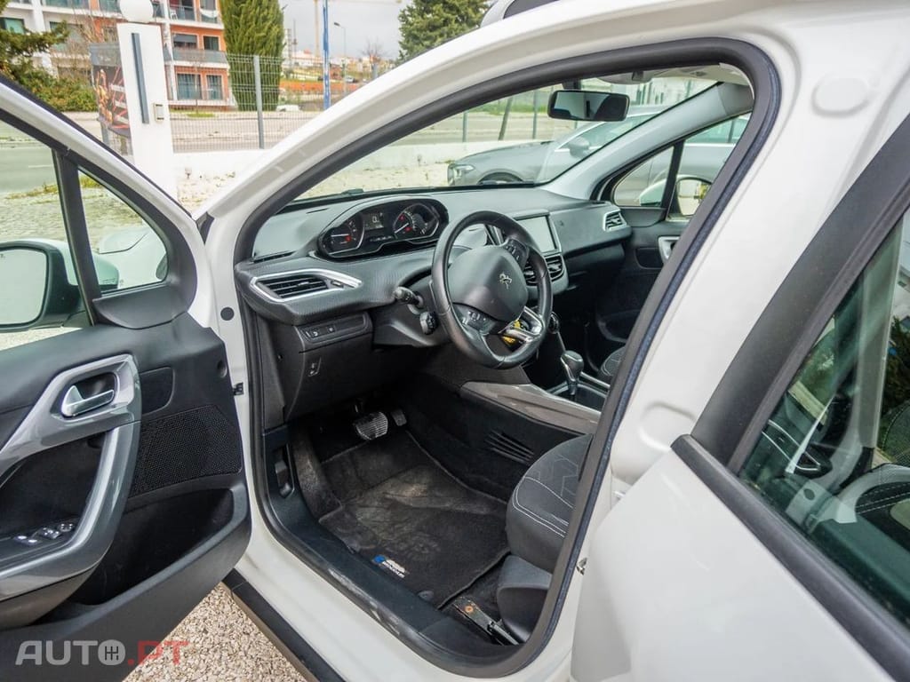 Peugeot 2008 PureTech 110 GPF Stop&Start EAT6 Signature
