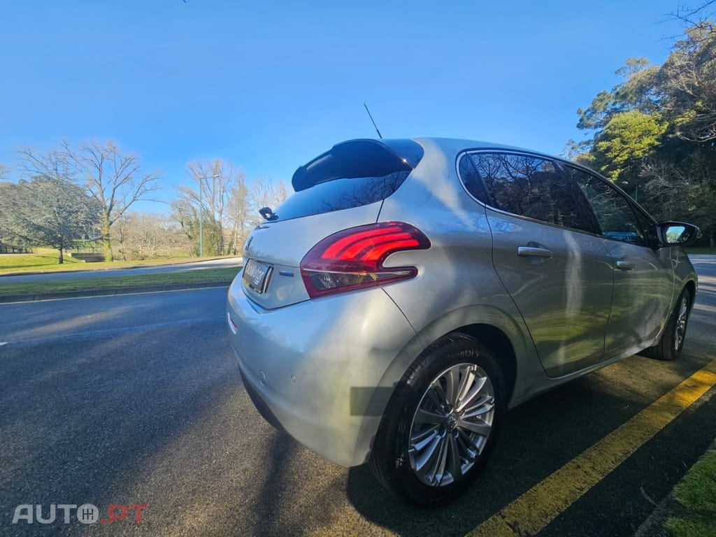 Peugeot 208 Blue-HDi 100 Stop&Start Allure