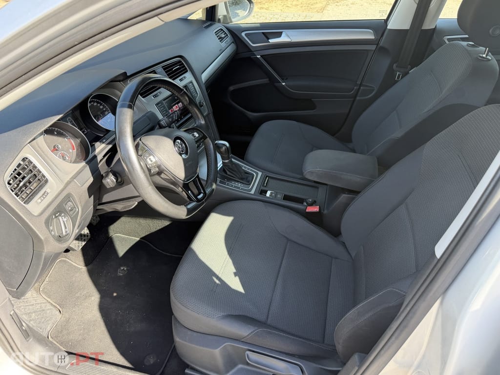 Volkswagen Golf 1.6 TDi Confortline DSG