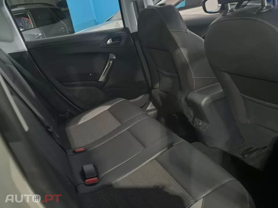 Peugeot 2008 1.2 PureTech Allure