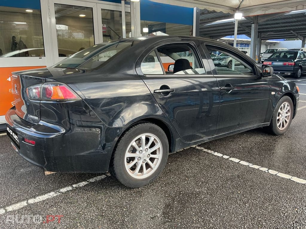 Mitsubishi Lancer 1.6 Invite