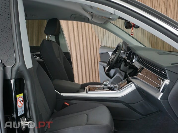 Audi Q8 55 TFSIe quattro Tiptronic competition plus