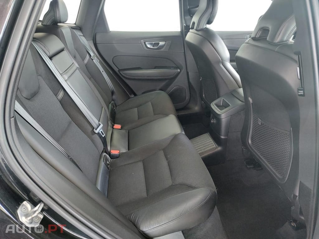 Volvo XC60 2.0 T8 PHEV Momentum AWD
