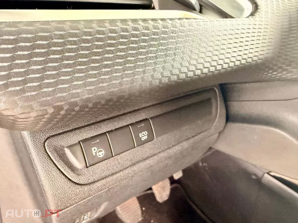 Peugeot 2008 PureTech 130 Allure