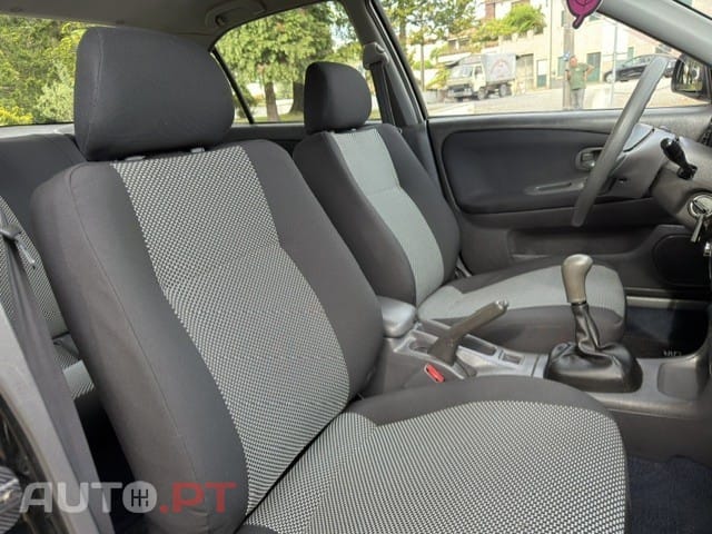 Mitsubishi Lancer 1.3 GLX