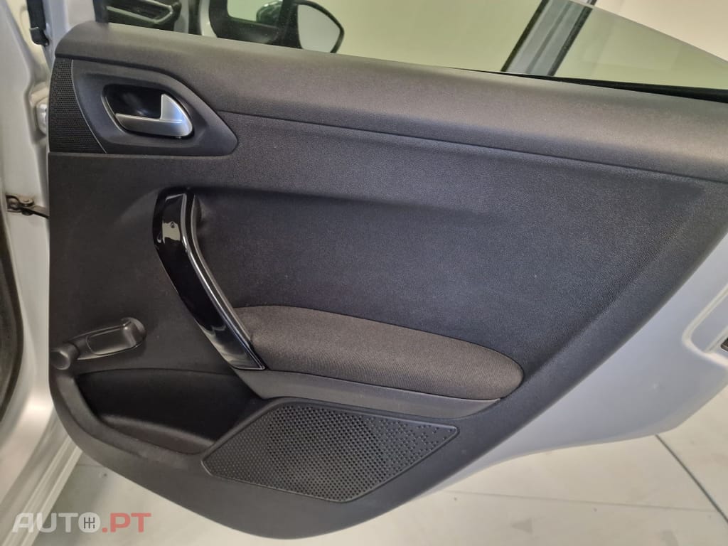 Peugeot 208 1.2 STYLE