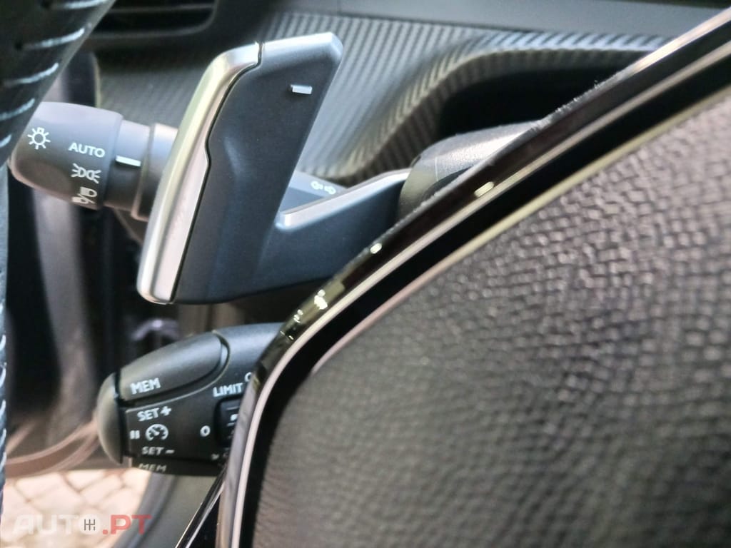 Peugeot 208 1.2 Hybrid Allure e-DCS6