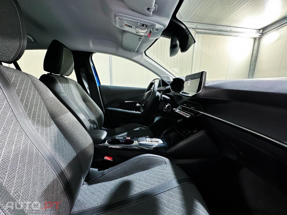 Peugeot 208 1.2 Hybrid Allure e-DCS6