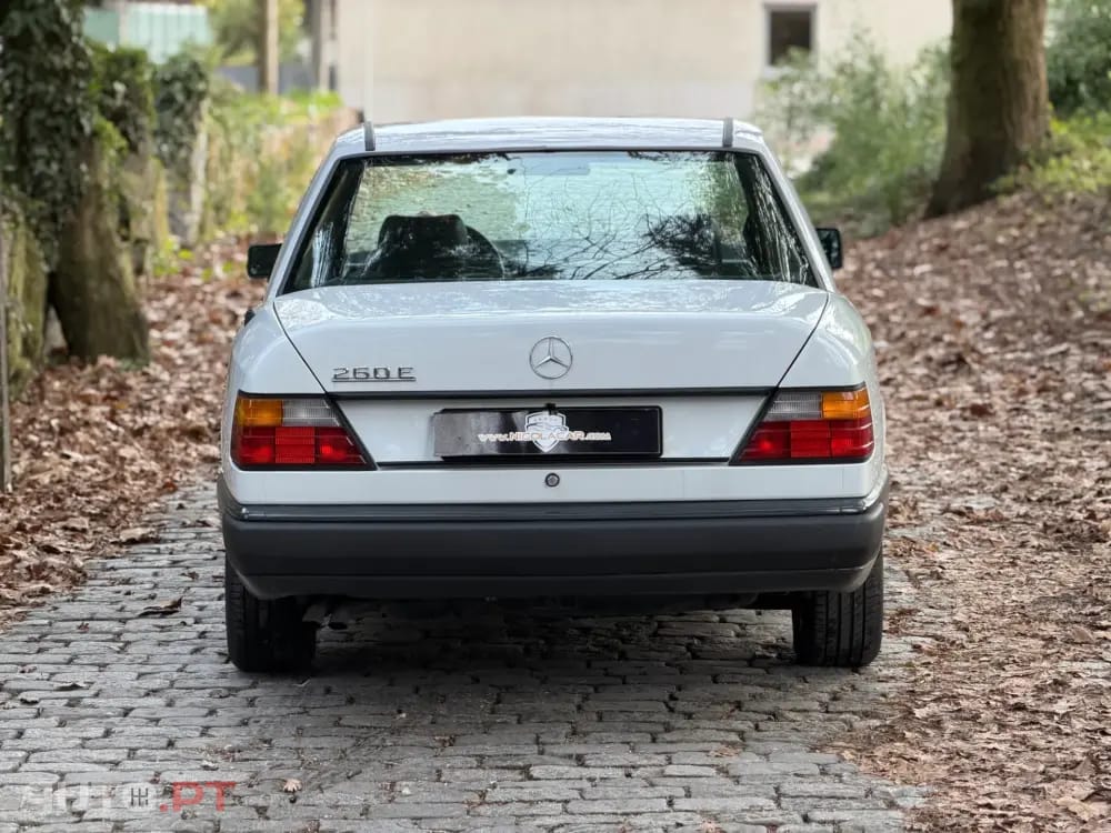 Mercedes-Benz 260 260 E