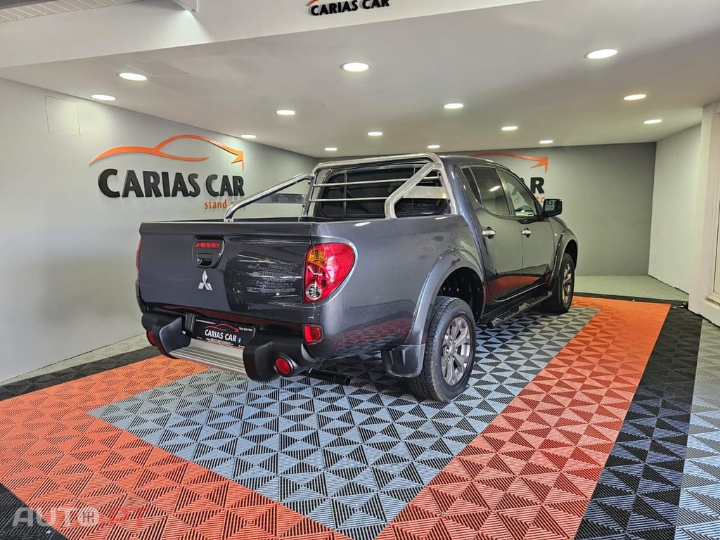 Mitsubishi L200 2.5 DI-D CD Invite AC 4WD