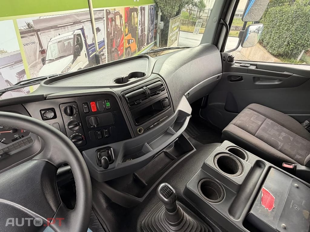 Mercedes-Benz 280 ESTRADO DE 8700 mm