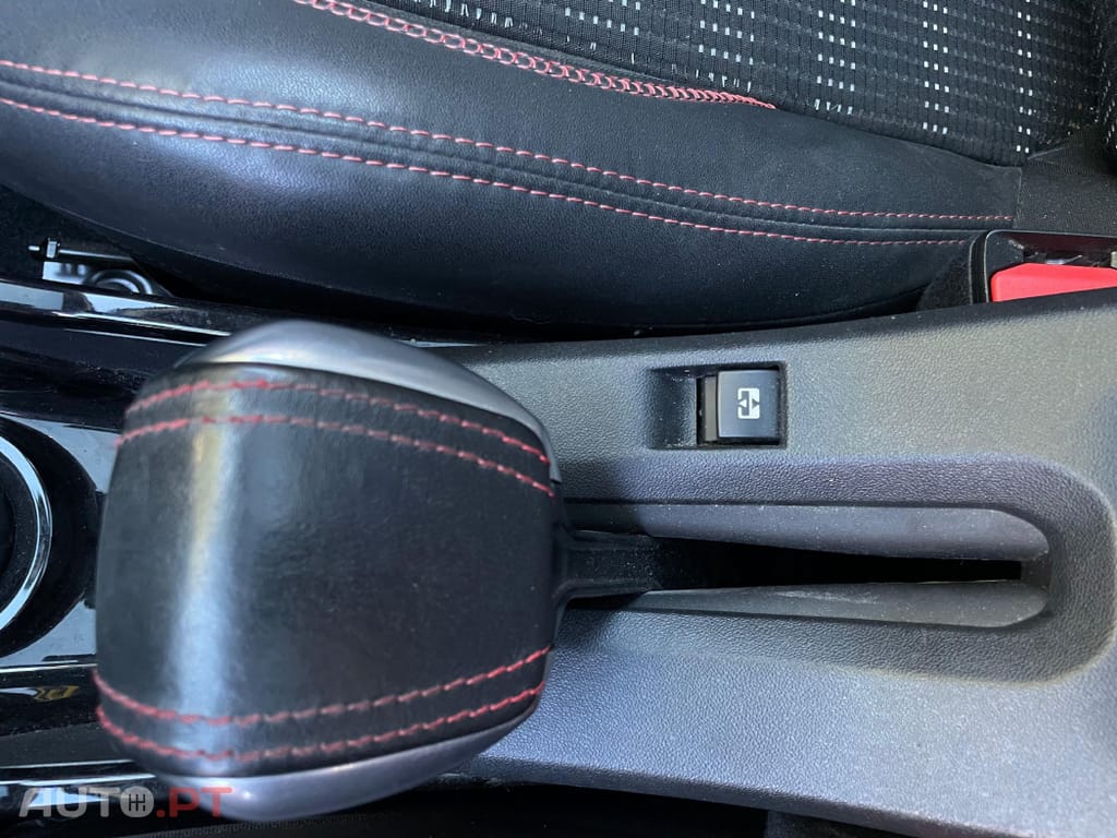 Peugeot 2008 1.2 e-THP GT Line