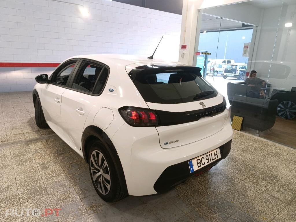 Peugeot E-208 50 kWh Active