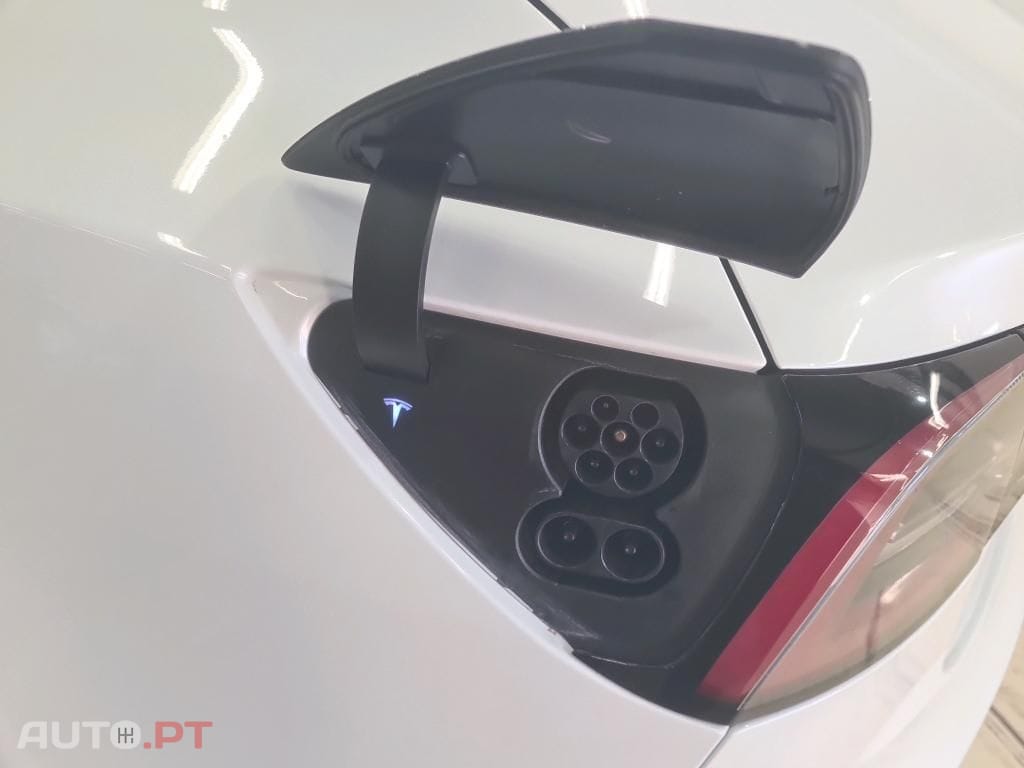 Tesla Model 3 Long-Range Dual Motor AWD