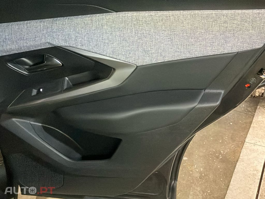 Peugeot 3008 1.2 Hybrid Allure e-DCS6