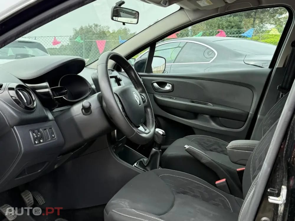 Renault Clio Outro