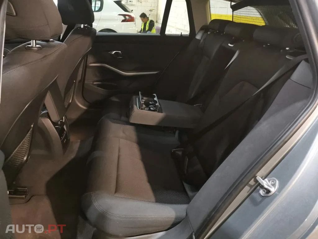 BMW 320 e Touring Auto