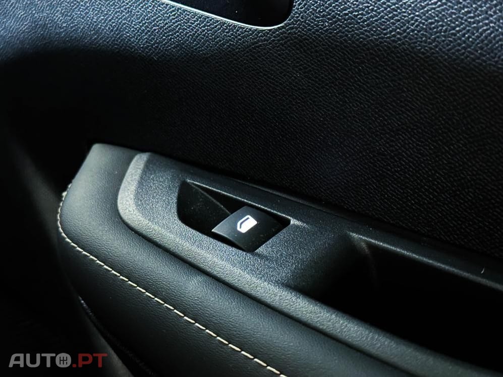 Peugeot 208 1.2 Hybrid Allure e-DCS6
