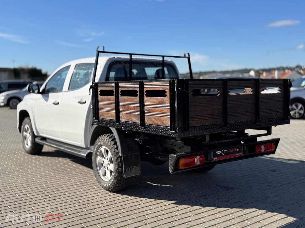 Mitsubishi L200 2.3 DI-D CD Invite 4WD