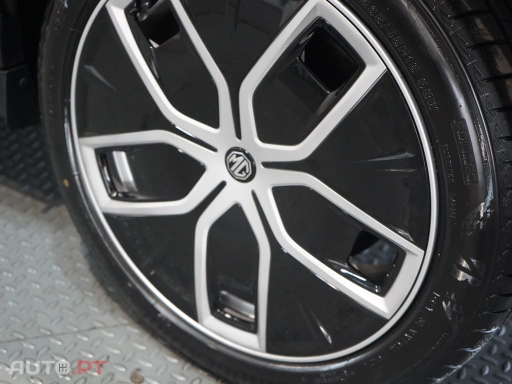 MG MG4 64 kWh Luxury