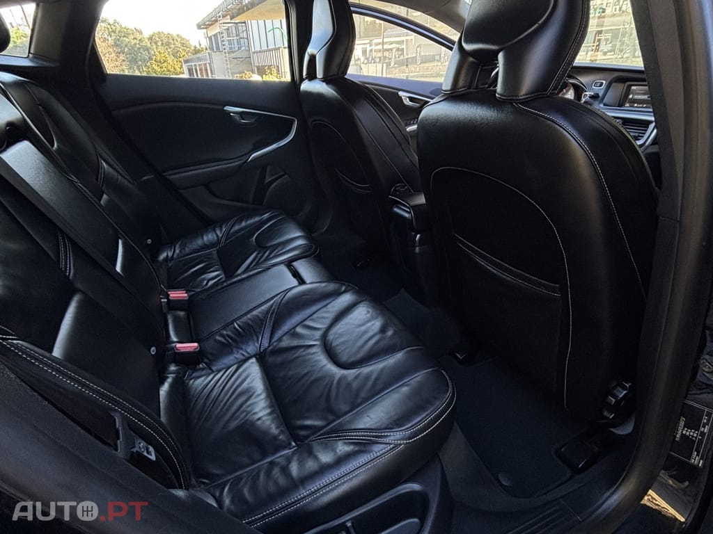 Volvo V40 1.6 D2 Momentum — fotografia 12