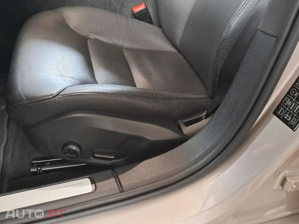 Volvo V60 2.0 B4 Momentum Core Geartronic