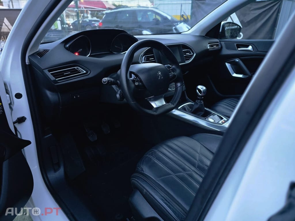 Peugeot 308 1.6 BlueHDi Allure J17