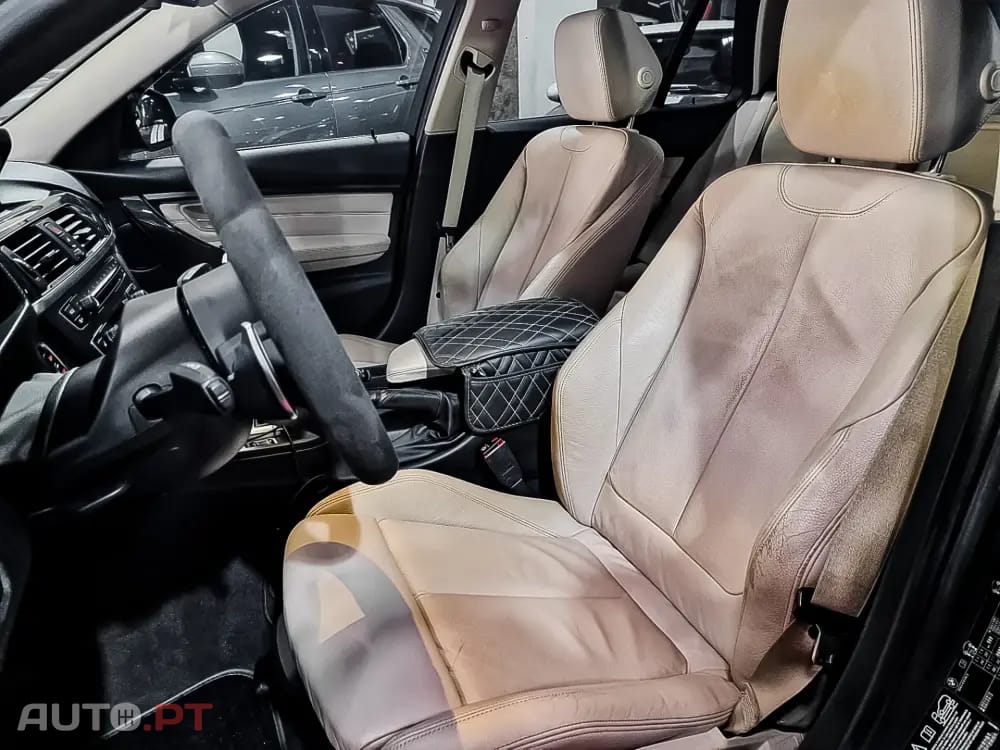 BMW 330 d xDrive Pack Desportivo M Auto