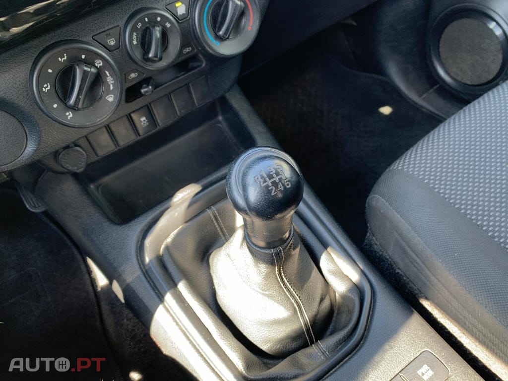 Toyota Hilux 2.4 D-4D 2WD CD