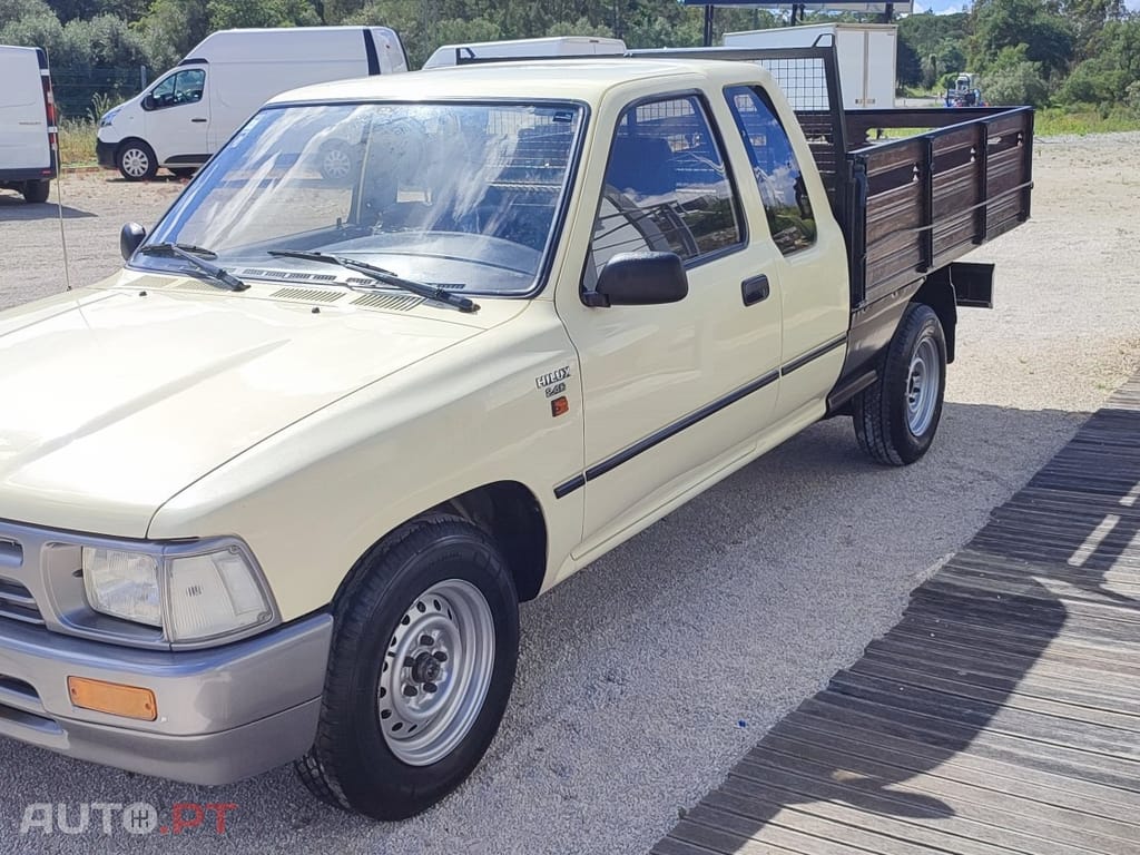 Toyota Hilux 2.4 D LN150LT C.Extra