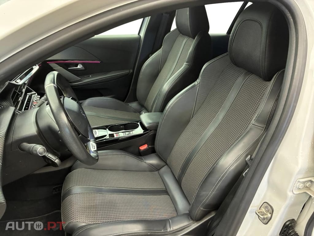 Peugeot E-208 50 kWh GT