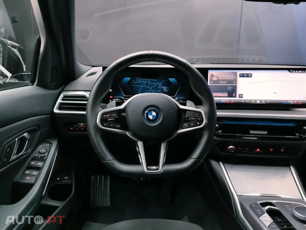 BMW 330 e Pack Desportivo M Pro Auto