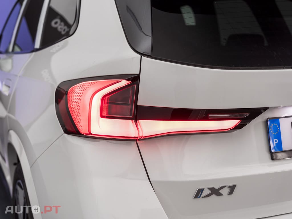 BMW iX1 eDrive20 Pack Desportivo M Pro