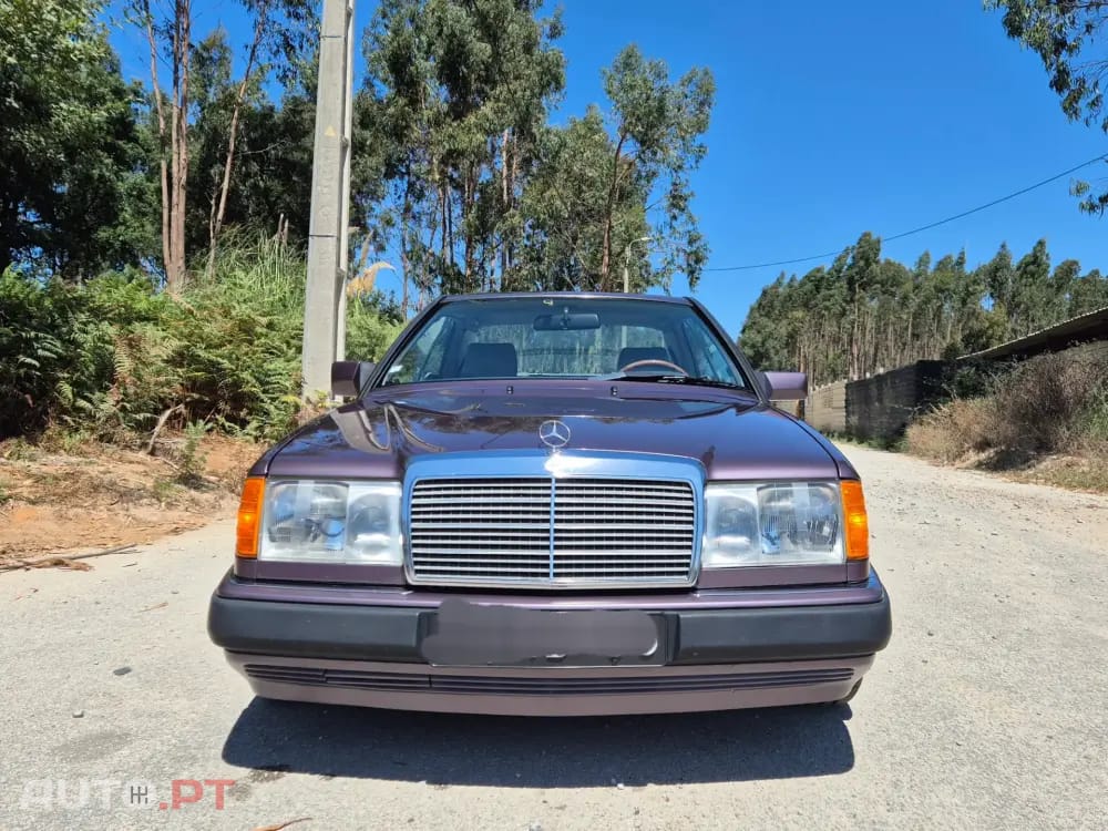 Mercedes-Benz 230 Outro