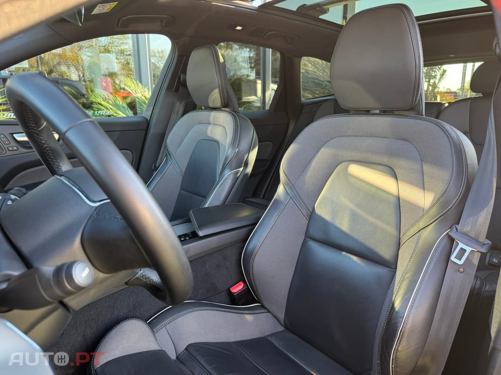 Volvo XC60 2.0 T6 PHEV R-Design AWD