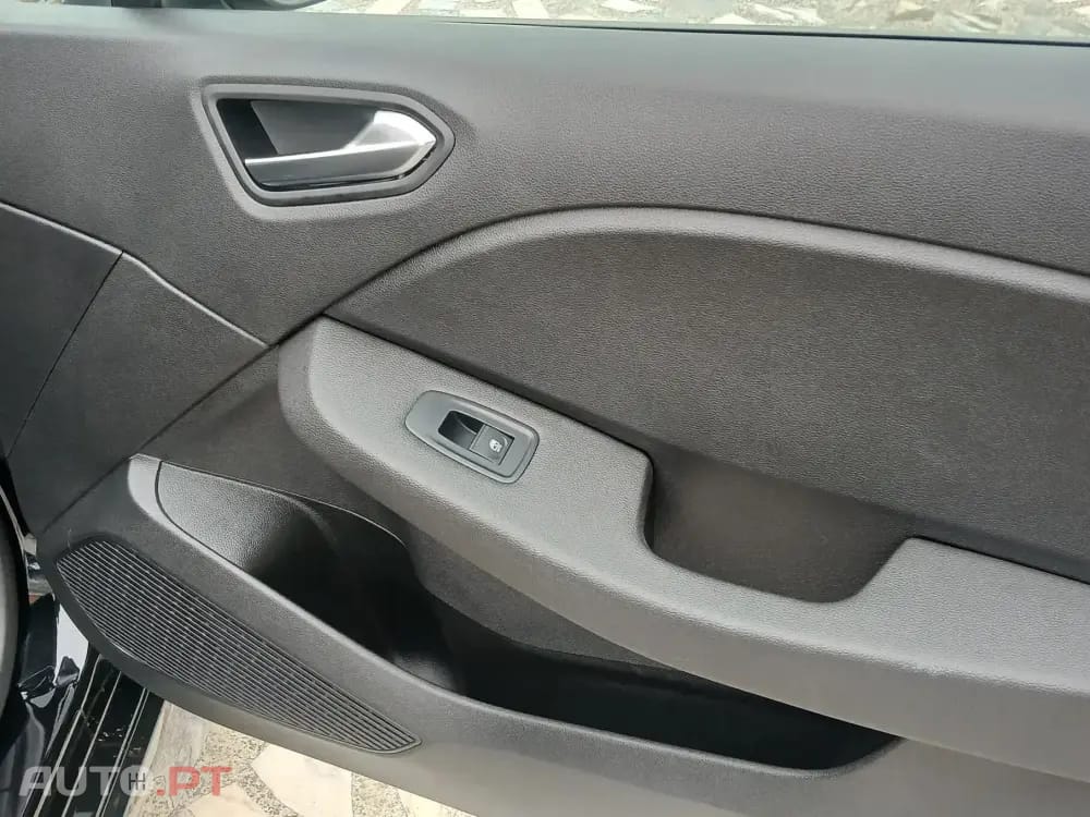 Renault Clio Outro