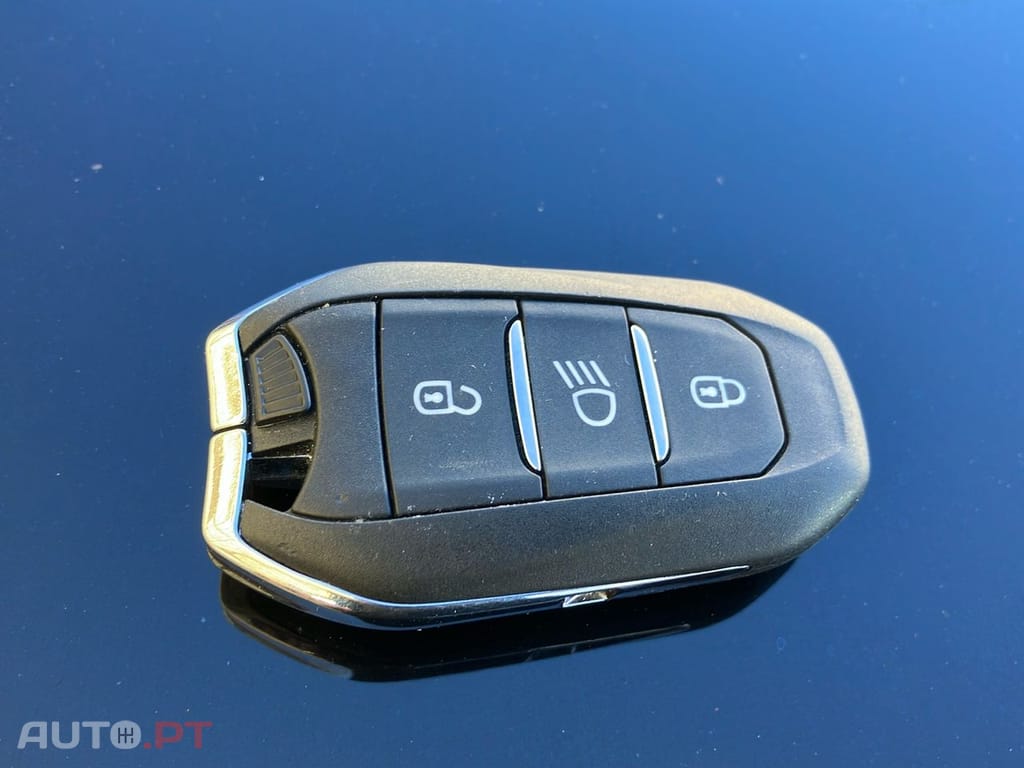 Peugeot 3008 1.6 Hybrid Allure e-EAT8