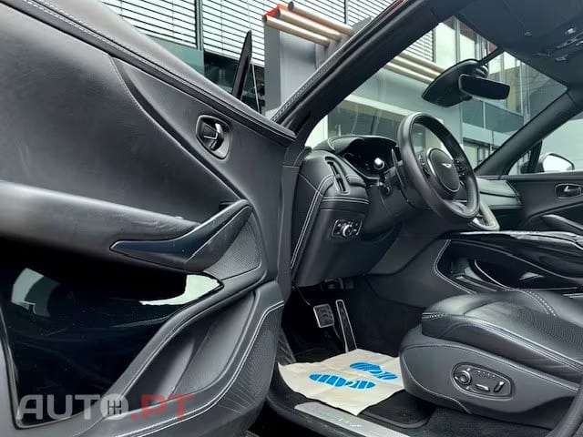 Aston Martin DBX 4.0 V8